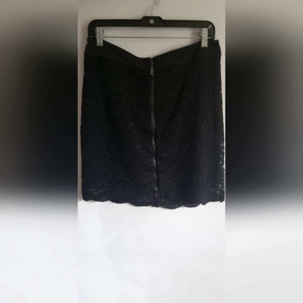 Women's Laundry by Shelli Segal black lined lace skirt front zip knee length Sz8